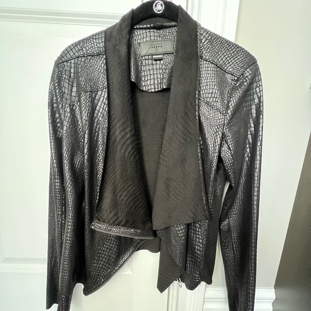 Blank NYC black faux snake open front/zipper closure jacket